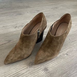 Donald Pliner stacked heel shootie in suede